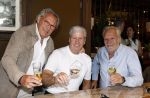 Amsterdam 11 juni 2025
Presentatie cd Wesly Bronkhorst bij grandcafe de Heinekenhoek. Dries Roelvink met manager Frank Wisse en vader Wesly Bronkhorst