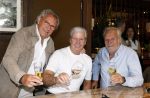 Amsterdam 11 juni 2025
Presentatie cd Wesly Bronkhorst bij grandcafe de Heinekenhoek. Dries Roelvink met manager Frank Wisse en vader Wesly Bronkhorst