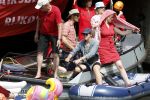 Amsterdam 19 juni 2025
Extinction Rebellion is een internationale, activistische beweging die zich verzet tegen klimaatverandering en het verlies van biodiversiteit. Ze hebben met boten twee bruggen op de grachten geblokkeerd . Meerdere rondvaartboten konden er niet door . Op die boten zaten oa Michael v Gerwen Won Yip irene v d Laar Martijn Koolhoven David Bijlsma en Carolien ter Linden
