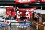 Amsterdam 19 juni 2025
Extinction Rebellion is een internationale, activistische beweging die zich verzet tegen klimaatverandering en het verlies van biodiversiteit. Ze hebben met boten twee bruggen op de grachten geblokkeerd . Meerdere rondvaartboten konden er niet door . Op die boten zaten oa Michael v Gerwen Won Yip irene v d Laar Martijn Koolhoven David Bijlsma en Carolien ter Linden