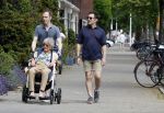 Amsterdam 19 juni 2025
Hansje Boonstra Raatjes met haar begeleiders in amsterdam zuid . Haar man Cor Boonstra is onlangs overleden .