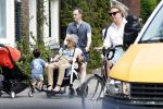 Amsterdam 19 juni 2025
Hansje Boonstra Raatjes met haar begeleiders in amsterdam zuid . Haar man Cor Boonstra is onlangs overleden .