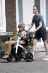 Amsterdam 19 juni 2025
Hansje Boonstra Raatjes met haar begeleiders in amsterdam zuid . Haar man Cor Boonstra is onlangs overleden .