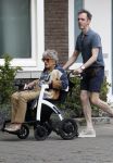 Amsterdam 19 juni 2025
Hansje Boonstra Raatjes met haar begeleiders in amsterdam zuid . Haar man Cor Boonstra is onlangs overleden .