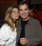 Amsterdam 1 juni 2025
Rene Froger krijgt na de laatste toppers in concert een koninklijke onderscheiding in de Johan Cruyff arena . Jeroen v d Boom en zijn vrouw Dany