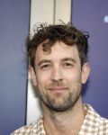 Amsterdam 16 juni 2025
Premiere Dear Evan Hansen in het deLaMar theater . Jonathan Demoor poseert met partner Linda Verstraten