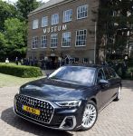 Amersfoort 18 juni 2023
Koning Willem Alexander en Prinses Amalia aanwezig bij de nieuwe standaard die overhandigt zal worden aan het Regiment Huzaren Prinses Catharina-Amalia op de Prins Bernhardkazerne. Het is de eerste keer nadat Prinses Amalia haar arm gebroken heeft na val van het paard . Koning Willem Alexander heeft nieuwe verlengde audi A8