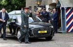 Amersfoort 18 juni 2023
Koning Willem Alexander en Prinses Amalia aanwezig bij de nieuwe standaard die overhandigt zal worden aan het Regiment Huzaren Prinses Catharina-Amalia op de Prins Bernhardkazerne. Het is de eerste keer nadat Prinses Amalia haar arm gebroken heeft na val van het paard . Koning Willem Alexander heeft nieuwe verlengde audi A8