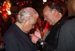 Amsterdam 1 juni 2025
Rene Froger krijgt na de laatste toppers in concert een koninklijke onderscheiding in de Johan Cruyff arena . De hele familike van Rene en Natasja is aanwezig . Natacha Danny Froger ( met vrouw) Didier Froger(met vriendin) en Maxim Froger (met vriendin) Ook Gerard Joling Jeroen v d Boom en Jan Smit waren natuurlijk aanwezig. Rene Froger en Marco de Koning