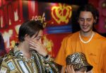 Amsterdam 1 juni 2025
Rene Froger krijgt na de laatste toppers in concert een koninklijke onderscheiding in de Johan Cruyff arena . De hele familike van Rene en Natasja is aanwezig . Natacha Danny Froger ( met vrouw) Didier Froger(met vriendin) en Maxim Froger (met vriendin) Ook Gerard Joling Jeroen v d Boom en Jan Smit waren natuurlijk aanwezig.