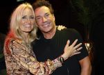 Amsterdam 1 juni 2025
Rene Froger krijgt na de laatste toppers in concert een koninklijke onderscheiding in de Johan Cruyff arena . Natasja Froger en Gerard Joling