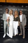 Amsterdam 5 juni 2025
Uiteiking talkies terras awards en presentatie Cover met daarop Nicolette v Dam . Event vond plaats bij Hotel Arena . Nicolette v Dam met haar ouders en man Bas Smit