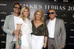 Amsterdam 5 juni 2025
Uiteiking talkies terras awards en presentatie Cover met daarop Nicolette v Dam . Event vond plaats bij Hotel Arena . Nicolette v Dam met haar ouders en man Bas Smit