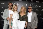 Amsterdam 5 juni 2025
Uiteiking talkies terras awards en presentatie Cover met daarop Nicolette v Dam . Event vond plaats bij Hotel Arena . Nicolette v Dam met haar ouders en man Bas Smit