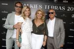 Amsterdam 5 juni 2025
Uiteiking talkies terras awards en presentatie Cover met daarop Nicolette v Dam . Event vond plaats bij Hotel Arena . Nicolette v Dam met haar ouders en man Bas Smit