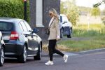 Wilnis 25 mei 2025
Noa Braaf de nieuwe vriendin van Andre Hazes arriveert bij zijn huis . Nadat Andre Hazes de hond heeft uitgelaten haalt Djarno Hofland hem op om naar een optreden in Amsterdam te gaan