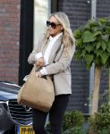Wilnis 25 mei 2025
Noa Braaf de nieuwe vriendin van Andre Hazes arriveert bij zijn huis . Nadat Andre Hazes de hond heeft uitgelaten haalt Djarno Hofland hem op om naar een optreden in Amsterdam te gaan