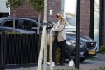Wilnis 25 mei 2025
Noa Braaf de nieuwe vriendin van Andre Hazes arriveert bij zijn huis . Nadat Andre Hazes de hond heeft uitgelaten haalt Djarno Hofland hem op om naar een optreden in Amsterdam te gaan