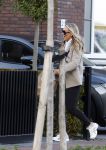 Wilnis 25 mei 2025
Noa Braaf de nieuwe vriendin van Andre Hazes arriveert bij zijn huis . Nadat Andre Hazes de hond heeft uitgelaten haalt Djarno Hofland hem op om naar een optreden in Amsterdam te gaan