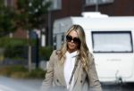 Wilnis 26 mei 2025
Noa Braaf vertrekt vanaf het huis van haar vriend Andre Hazes en rijdt naar haar eigen huis .