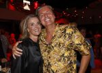 Amsterdam 1 juni 2025
Rene Froger krijgt na de laatste toppers in concert een koninklijke onderscheiding in de Johan Cruyff arena . De hele familike van Rene en Natasja is aanwezig . Natacha Danny Froger ( met vrouw) Didier Froger(met vriendin) en Maxim Froger (met vriendin) Ook Gerard Joling Jeroen v d Boom en Jan Smit waren natuurlijk aanwezig. Pieter v d Hoogenband met zijn vrouw Marie Jose