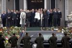 Soestdijk 5 december 2004
Prins Bernhard wordt vanaf  Paleis Soestdijk naar paleis Noordeinde gebracht. Prins Friso Mabel Wisse Smit Prins Jaime Prinses Carolina Prinses Margarita Prins Carlos Prinses Laurentien Prins Friso Prins Willem Alexander Amalia Prinses Maxima Prinses Juliana Prinses Annette Prins  Floris Prinses Marilene Prins Maurits en Prins Pieter Christiaan op bordes. Koningin Beatrix Prinses Irene Prinses Christina Prinses Margriet en Pieter v Vollenhoven
Peter Smulders bv