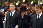 Delft 15 oktober 2002

Begrafenis Prins Claus.
Koningin Beatrix, Prins Friso, Prins Constantijn, Prinses Laurentien, Prins Willem Alexander en Maxima
Prins Maurits, Marilene, Prins Bernhard , Prins Bernhard jr, Prinses Irene, Prinses Juliana, Prinses Cristina, Prinses Margriet, Pieter v Vollenhoven, Prins Carlos, Prins Jaime, Prinses Carolina, Mabel Wisse Smit
Peter Smulders bv