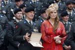 Amersfoort 18 juni 2023
Koning Willem Alexander en Prinses Amalia aanwezig bij de nieuwe standaard die overhandigt zal worden aan het Regiment Huzaren Prinses Catharina-Amalia op de Prins Bernhardkazerne. Het is de eerste keer nadat Prinses Amalia haar arm gebroken heeft na val van het paard .