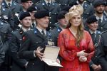Amersfoort 18 juni 2023
Koning Willem Alexander en Prinses Amalia aanwezig bij de nieuwe standaard die overhandigt zal worden aan het Regiment Huzaren Prinses Catharina-Amalia op de Prins Bernhardkazerne. Het is de eerste keer nadat Prinses Amalia haar arm gebroken heeft na val van het paard .