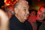 Amsterdam 1 juni 2025
Rene Froger krijgt na de laatste toppers in concert een koninklijke onderscheiding in de Johan Cruyff arena . De hele familike van Rene en Natasja is aanwezig . Natacha Danny Froger ( met vrouw) Didier Froger(met vriendin) en Maxim Froger (met vriendin) Ook Gerard Joling Jeroen v d Boom en Jan Smit waren natuurlijk aanwezig.
