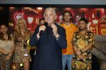 Amsterdam 1 juni 2025
Rene Froger krijgt na de laatste toppers in concert een koninklijke onderscheiding in de Johan Cruyff arena . De hele familike van Rene en Natasja is aanwezig . Natacha Danny Froger ( met vrouw) Didier Froger(met vriendin) en Maxim Froger (met vriendin) Ook Gerard Joling Jeroen v d Boom en Jan Smit waren natuurlijk aanwezig.