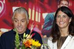 Amsterdam 1 juni 2025
Rene Froger krijgt na de laatste toppers in concert een koninklijke onderscheiding in de Johan Cruyff arena . De hele familike van Rene en Natasja is aanwezig . Natacha Danny Froger ( met vrouw) Didier Froger(met vriendin) en Maxim Froger (met vriendin) Ook Gerard Joling Jeroen v d Boom en Jan Smit waren natuurlijk aanwezig. Rene Froger krijgt koninklijke onderscheiding van burgemeester Barbara de Reijke  (Blaricum ) opgespeld. OOk de commisaris v de koningin Arthur v Dijk was aanwezig
