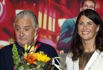 Amsterdam 1 juni 2025
Rene Froger krijgt na de laatste toppers in concert een koninklijke onderscheiding in de Johan Cruyff arena . De hele familike van Rene en Natasja is aanwezig . Natacha Danny Froger ( met vrouw) Didier Froger(met vriendin) en Maxim Froger (met vriendin) Ook Gerard Joling Jeroen v d Boom en Jan Smit waren natuurlijk aanwezig. Rene Froger krijgt koninklijke onderscheiding van burgemeester Barbara de Reijke  (Blaricum ) opgespeld. OOk de commisaris v de koningin Arthur v Dijk was aanwezig