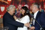 Amsterdam 1 juni 2025
Rene Froger krijgt na de laatste toppers in concert een koninklijke onderscheiding in de Johan Cruyff arena . De hele familike van Rene en Natasja is aanwezig . Natacha Danny Froger ( met vrouw) Didier Froger(met vriendin) en Maxim Froger (met vriendin) Ook Gerard Joling Jeroen v d Boom en Jan Smit waren natuurlijk aanwezig. Rene Froger krijgt koninklijke onderscheiding van burgemeester Barbara de Reijke  (Blaricum ) opgespeld. OOk de commisaris v de koningin Arthur v Dijk was aanwezig