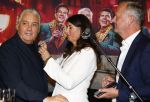 Amsterdam 1 juni 2025
Rene Froger krijgt na de laatste toppers in concert een koninklijke onderscheiding in de Johan Cruyff arena . De hele familike van Rene en Natasja is aanwezig . Natacha Danny Froger ( met vrouw) Didier Froger(met vriendin) en Maxim Froger (met vriendin) Ook Gerard Joling Jeroen v d Boom en Jan Smit waren natuurlijk aanwezig. Rene Froger krijgt koninklijke onderscheiding van burgemeester Barbara de Reijke  (Blaricum ) opgespeld. OOk de commisaris v de koningin Arthur v Dijk was aanwezig