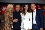Amsterdam 1 juni 2025
Rene Froger krijgt na de laatste toppers in concert een koninklijke onderscheiding in de Johan Cruyff arena . De hele familike van Rene en Natasja is aanwezig . Natacha Danny Froger ( met vrouw) Didier Froger(met vriendin) en Maxim Froger (met vriendin) Ook Gerard Joling Jeroen v d Boom en Jan Smit waren natuurlijk aanwezig. Rene Froger krijgt koninklijke onderscheiding van burgemeester Barbara de Reijke  (Blaricum ) opgespeld. OOk de commisaris v de koningin Arthur v Dijk was aanwezig