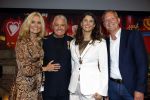 Amsterdam 1 juni 2025
Rene Froger krijgt na de laatste toppers in concert een koninklijke onderscheiding in de Johan Cruyff arena . De hele familike van Rene en Natasja is aanwezig . Natacha Danny Froger ( met vrouw) Didier Froger(met vriendin) en Maxim Froger (met vriendin) Ook Gerard Joling Jeroen v d Boom en Jan Smit waren natuurlijk aanwezig. Rene Froger krijgt koninklijke onderscheiding van burgemeester Barbara de Reijke  (Blaricum ) opgespeld. OOk de commisaris v de koningin Arthur v Dijk was aanwezig