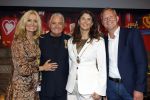 Amsterdam 1 juni 2025
Rene Froger krijgt na de laatste toppers in concert een koninklijke onderscheiding in de Johan Cruyff arena . De hele familike van Rene en Natasja is aanwezig . Natacha Danny Froger ( met vrouw) Didier Froger(met vriendin) en Maxim Froger (met vriendin) Ook Gerard Joling Jeroen v d Boom en Jan Smit waren natuurlijk aanwezig. Rene Froger krijgt koninklijke onderscheiding van burgemeester Barbara de Reijke  (Blaricum ) opgespeld. OOk de commisaris v de koningin Arthur v Dijk was aanwezig