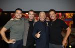 Amsterdam 1 juni 2025
Rene Froger krijgt na de laatste toppers in concert een koninklijke onderscheiding in de Johan Cruyff arena . De hele familike van Rene en Natasja is aanwezig . Natacha Danny Froger ( met vrouw) Didier Froger(met vriendin) en Maxim Froger (met vriendin) Ook Gerard Joling Jeroen v d Boom en Jan Smit waren natuurlijk aanwezig.