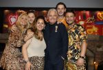 Amsterdam 1 juni 2025
Rene Froger krijgt na de laatste toppers in concert een koninklijke onderscheiding in de Johan Cruyff arena . De hele familike van Rene en Natasja is aanwezig . Natacha Danny Froger ( met vrouw) Didier Froger(met vriendin) en Maxim Froger (met vriendin) Ook Gerard Joling Jeroen v d Boom en Jan Smit waren natuurlijk aanwezig.
