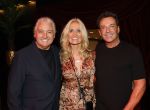 Amsterdam 1 juni 2025
Rene Froger krijgt na de laatste toppers in concert een koninklijke onderscheiding in de Johan Cruyff arena . Natasja Froger en Gerard Joling en Rene