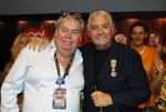 Amsterdam 1 juni 2025
Rene Froger krijgt na de laatste toppers in concert een koninklijke onderscheiding in de Johan Cruyff arena . De hele familike van Rene en Natasja is aanwezig . Natacha Danny Froger ( met vrouw) Didier Froger(met vriendin) en Maxim Froger (met vriendin) Ook Gerard Joling Jeroen v d Boom en Jan Smit waren natuurlijk aanwezig. Rene Froger en Benno de Leeuw