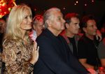 Amsterdam 1 juni 2025
Rene Froger krijgt na de laatste toppers in concert een koninklijke onderscheiding in de Johan Cruyff arena . Ook de andere toopers Jan Smit Gerard Joling en Jeroen v d Boom waren natuurlijk aanwezig.