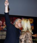 Amsterdam 1 juni 2025
Rene Froger krijgt na de laatste toppers in concert een koninklijke onderscheiding in de Johan Cruyff arena . De hele familike van Rene en Natasja is aanwezig . Natacha Danny Froger ( met vrouw) Didier Froger(met vriendin) en Maxim Froger (met vriendin) Ook Gerard Joling Jeroen v d Boom en Jan Smit waren natuurlijk aanwezig.