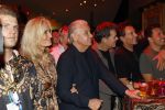 Amsterdam 1 juni 2025
Rene Froger krijgt na de laatste toppers in concert een koninklijke onderscheiding in de Johan Cruyff arena . Ook de andere toopers Jan Smit Gerard Joling en Jeroen v d Boom waren natuurlijk aanwezig.