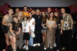 Amsterdam 1 juni 2025
Rene Froger krijgt na de laatste toppers in concert een koninklijke onderscheiding in de Johan Cruyff arena . De hele familike van Rene en Natasja is aanwezig . Natacha Danny Froger ( met vrouw) Didier Froger(met vriendin) en Maxim Froger (met vriendin) Ook Gerard Joling Jeroen v d Boom en Jan Smit waren natuurlijk aanwezig. Ook de eerste vrouw van Rene Yolanda Punt was aanwezig