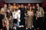 Amsterdam 1 juni 2025
Rene Froger krijgt na de laatste toppers in concert een koninklijke onderscheiding in de Johan Cruyff arena . De hele familike van Rene en Natasja is aanwezig . Natacha Danny Froger ( met vrouw) Didier Froger(met vriendin) en Maxim Froger (met vriendin) Ook Gerard Joling Jeroen v d Boom en Jan Smit waren natuurlijk aanwezig. Ook de eerste vrouw van Rene Yolanda Punt was aanwezig