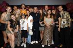 Amsterdam 1 juni 2025
Rene Froger krijgt na de laatste toppers in concert een koninklijke onderscheiding in de Johan Cruyff arena . De hele familike van Rene en Natasja is aanwezig . Natacha Danny Froger ( met vrouw) Didier Froger(met vriendin) en Maxim Froger (met vriendin) Ook Gerard Joling Jeroen v d Boom en Jan Smit waren natuurlijk aanwezig. Ook de eerste vrouw van Rene Yolanda Punt was aanwezig