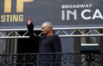 Amsterdam 5 juni 2025
Zanger Sting komt met een boot aan bij Carre om musical THE LAST SHIP te promoten . Het was ongelofelijk slecht weer maar desondanks stonden er toch honderden fans op hem te wachten .