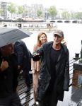 Amsterdam 5 juni 2025
Zanger Sting komt met een boot aan bij Carre om musical THE LAST SHIP te promoten . Het was ongelofelijk slecht weer maar desondanks stonden er toch honderden fans op hem te wachten .